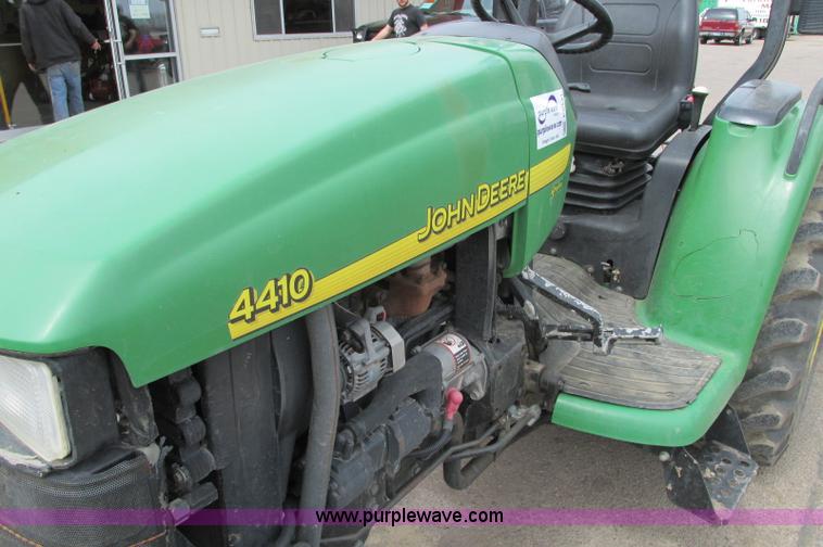 image for item E5131 2002 John Deere 4410 MFWD tractor