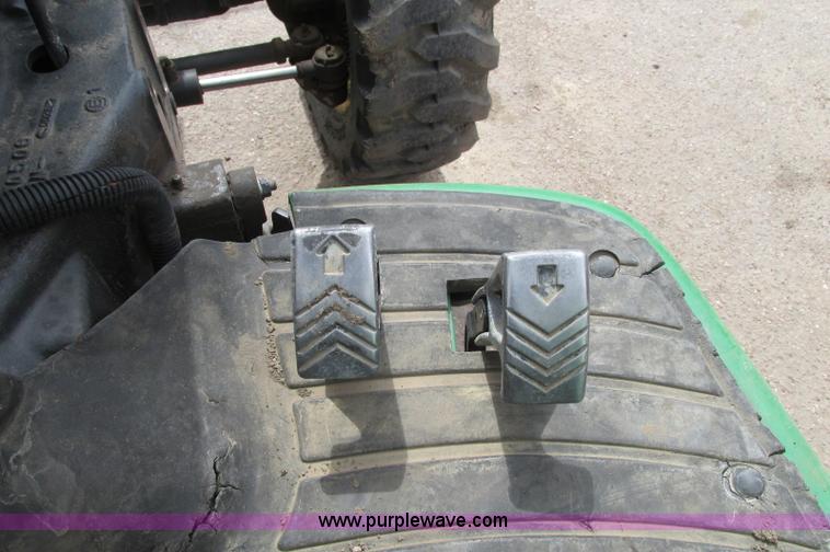 image for item E5131 2002 John Deere 4410 MFWD tractor