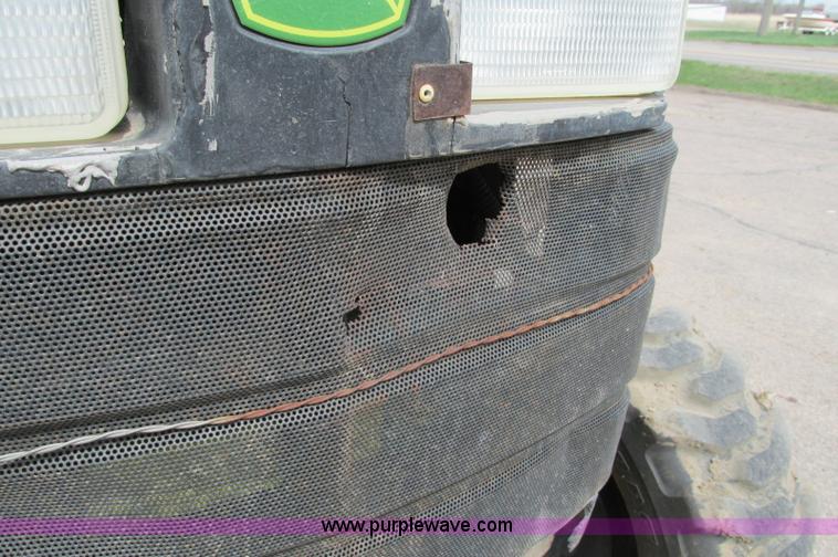 image for item E5131 2002 John Deere 4410 MFWD tractor