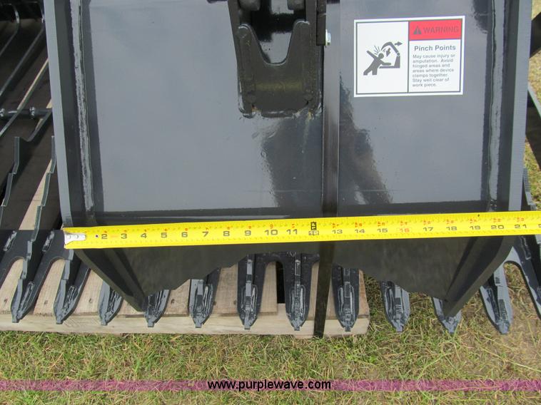 image for item F8588 Stout HD72 rock bucket grapple attachment