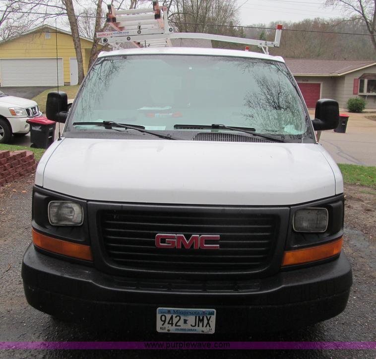 image for item G2933 2006 GMC Savana G1500 Cargo van