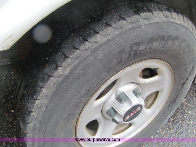 image for item G2933 2006 GMC Savana G1500 Cargo van