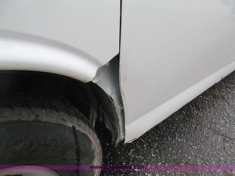 image for item G2933 2006 GMC Savana G1500 Cargo van