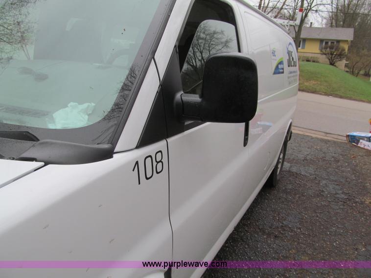 image for item G2933 2006 GMC Savana G1500 Cargo van