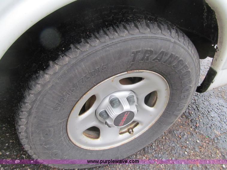 image for item G2933 2006 GMC Savana G1500 Cargo van