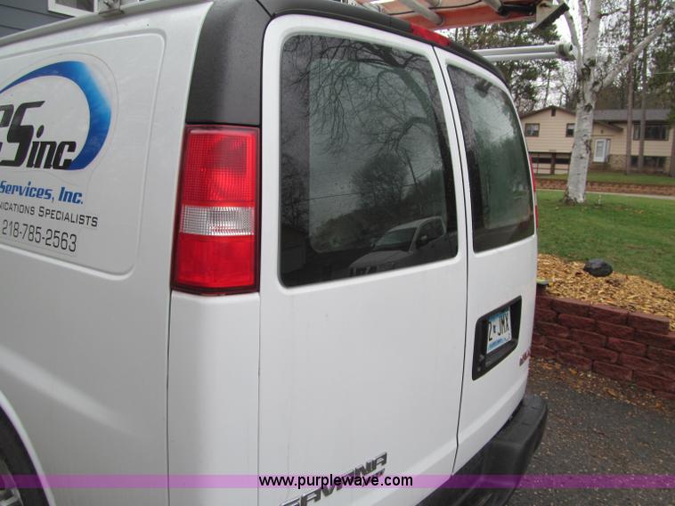 image for item G2933 2006 GMC Savana G1500 Cargo van