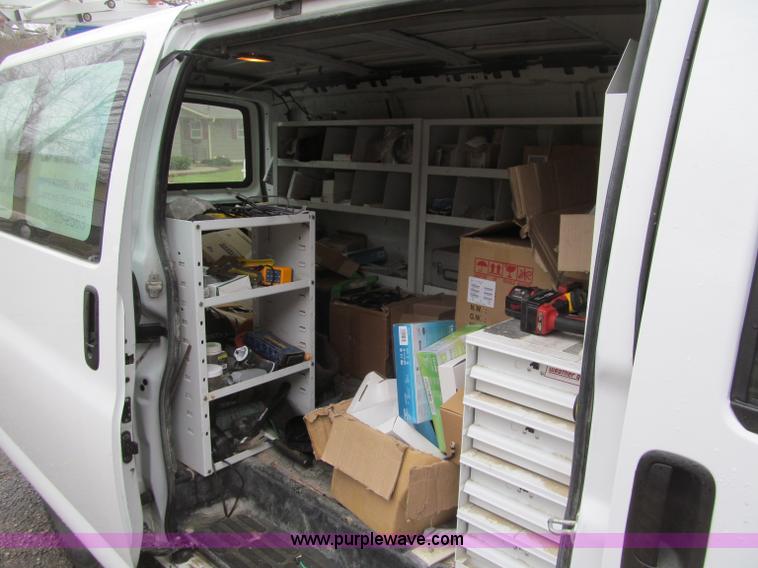 image for item G2933 2006 GMC Savana G1500 Cargo van