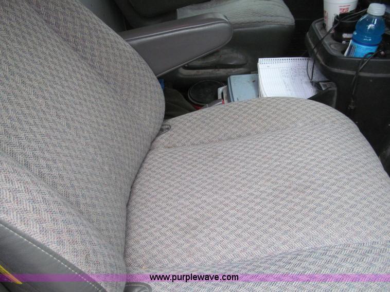 image for item G2933 2006 GMC Savana G1500 Cargo van