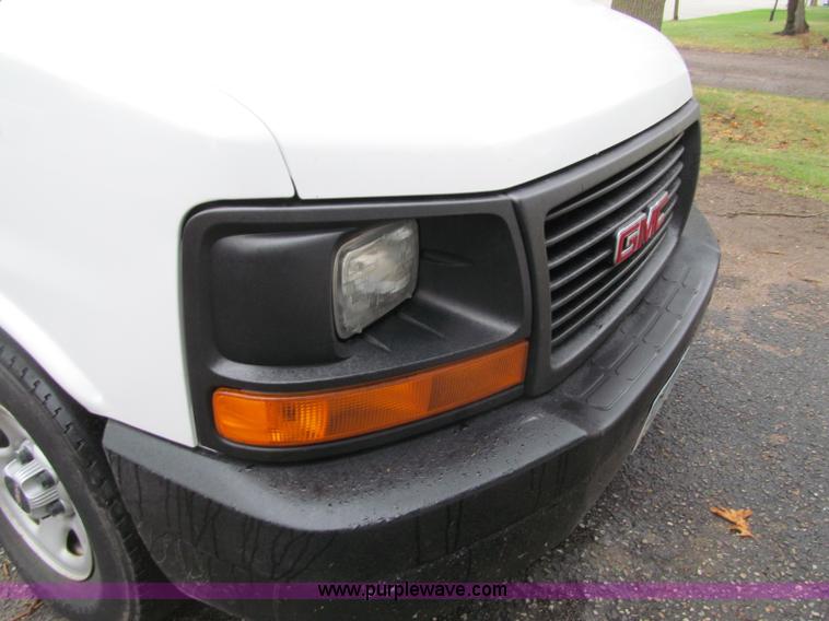 image for item G2933 2006 GMC Savana G1500 Cargo van
