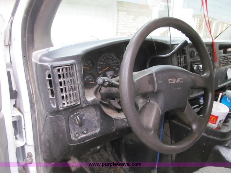 image for item G2933 2006 GMC Savana G1500 Cargo van