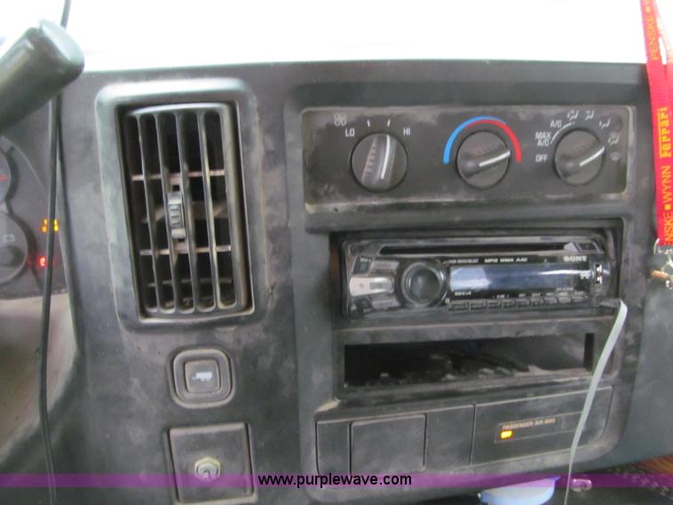 image for item G2933 2006 GMC Savana G1500 Cargo van