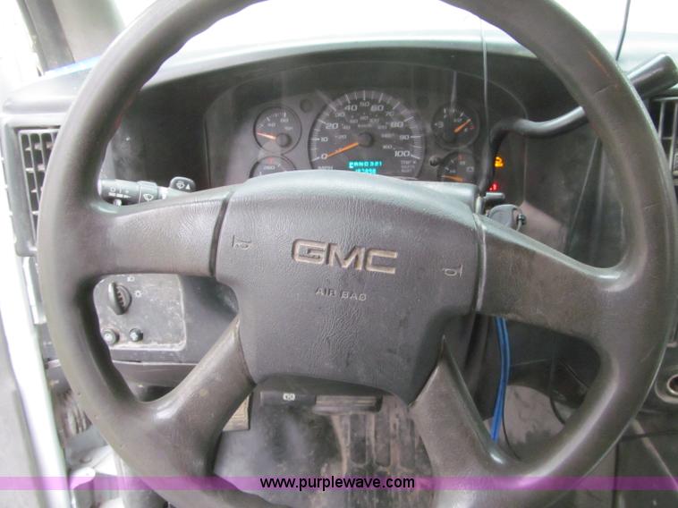 image for item G2933 2006 GMC Savana G1500 Cargo van
