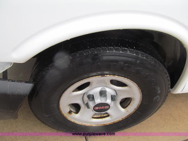 image for item G2934 2006 GMC Savana G1500 Cargo van