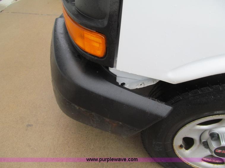 image for item G2934 2006 GMC Savana G1500 Cargo van