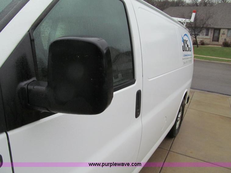 image for item G2934 2006 GMC Savana G1500 Cargo van