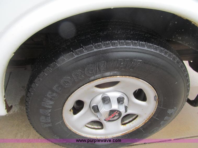 image for item G2934 2006 GMC Savana G1500 Cargo van