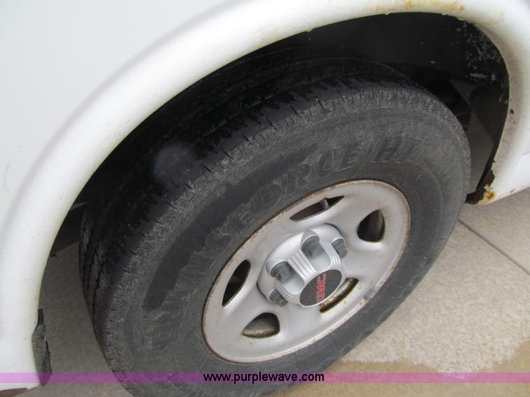 image for item G2934 2006 GMC Savana G1500 Cargo van