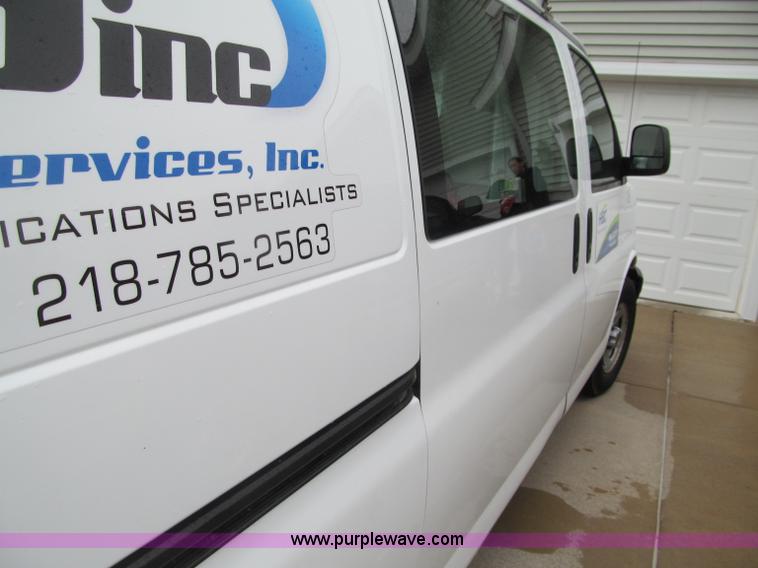 image for item G2934 2006 GMC Savana G1500 Cargo van