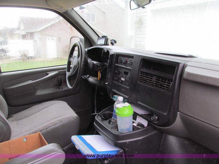 image for item G2934 2006 GMC Savana G1500 Cargo van