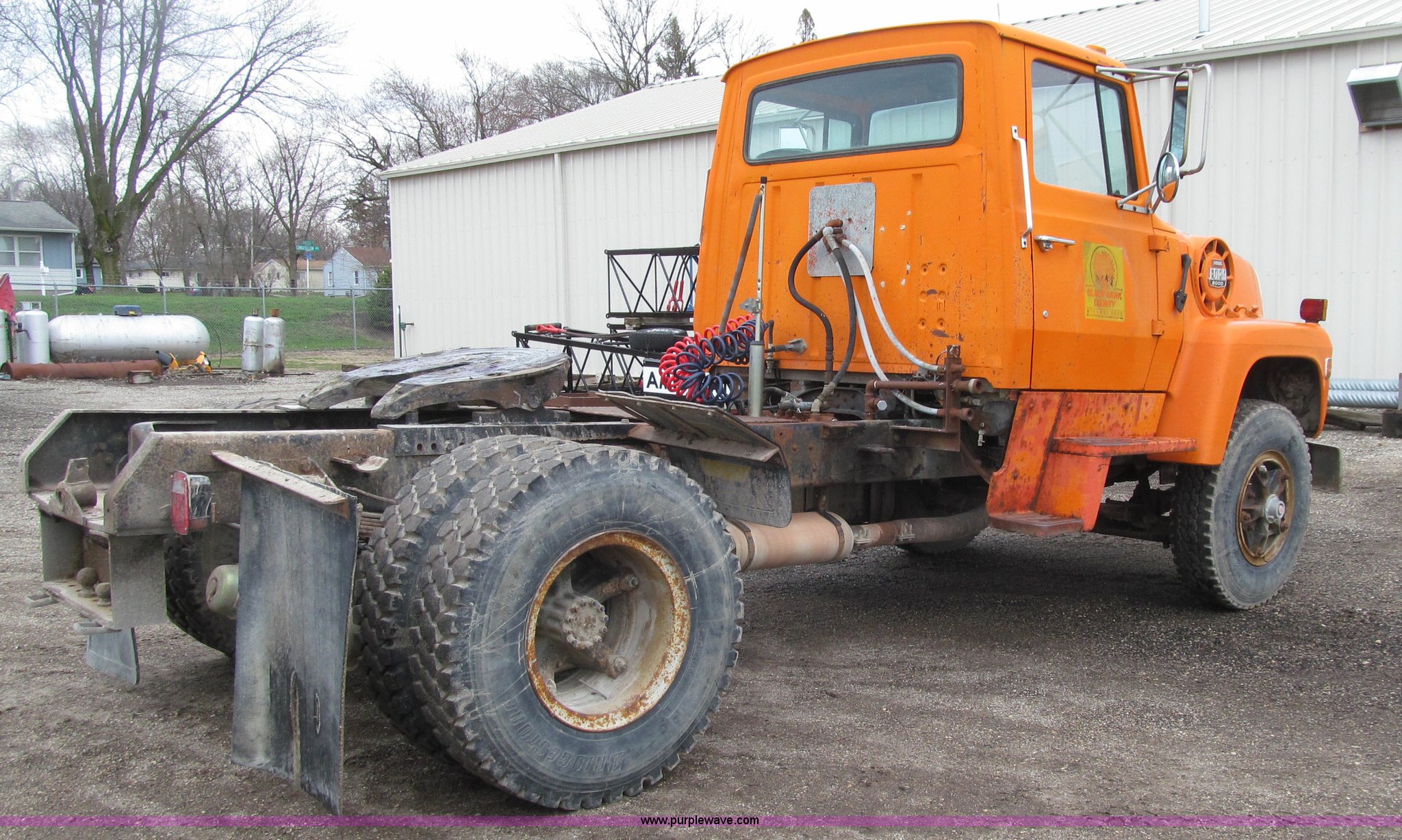 1981 Ford L8000 semi truck in Waterloo, IA Item D7328 sold Purple Wave