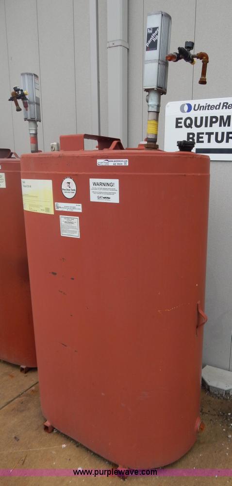 image for item AE9926 (3) bulk oil tanks