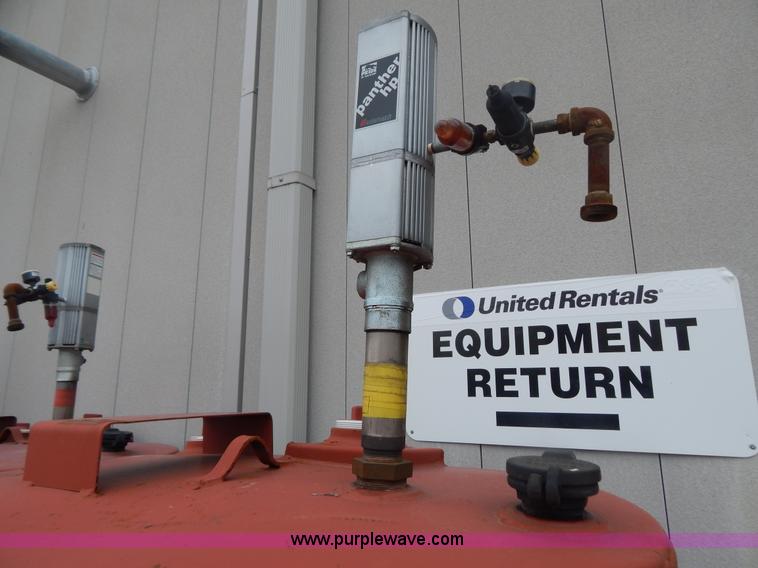 image for item AE9926 (3) bulk oil tanks