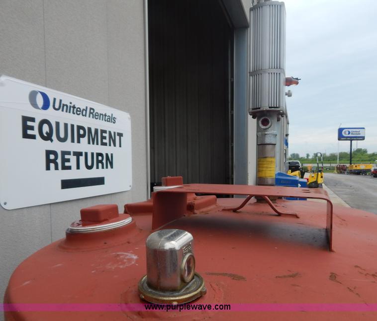 image for item AE9926 (3) bulk oil tanks