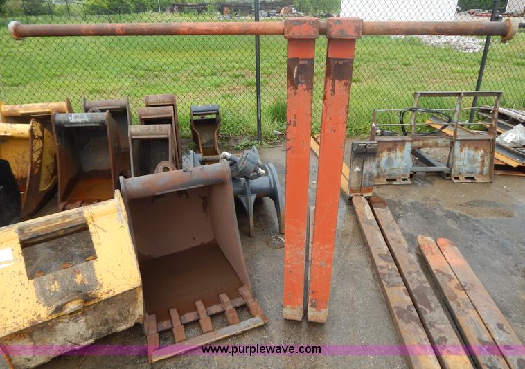 image for item AE9929 Pallet forks for wheel loader
