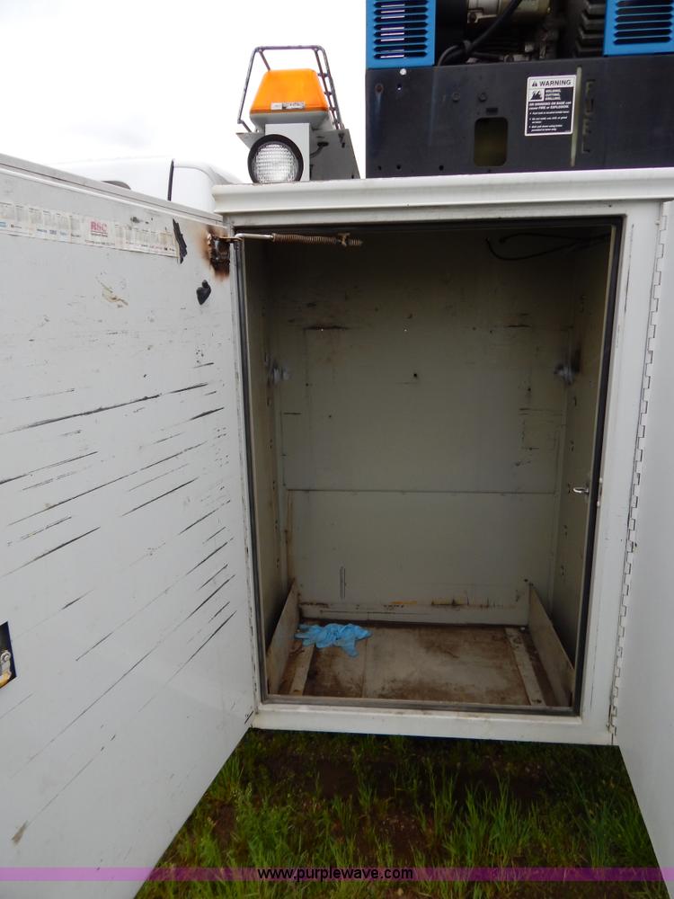 image for item G3180 2004 Ford F550 service truck