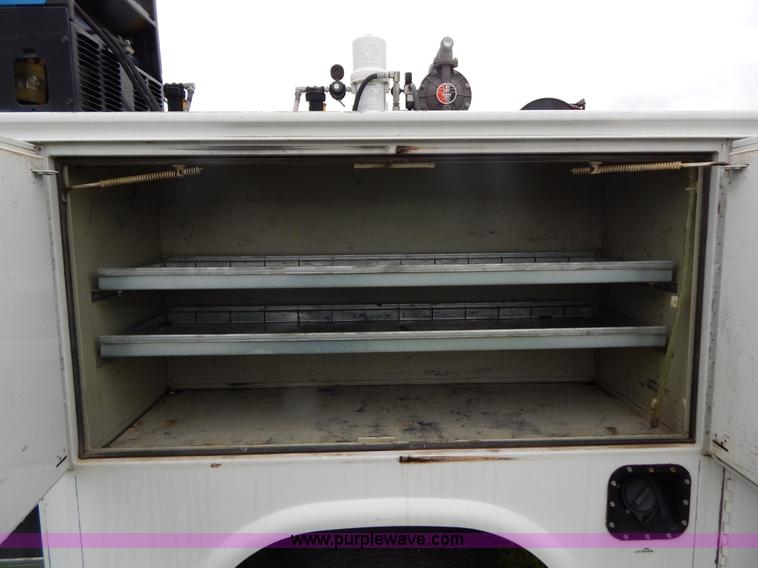 image for item G3180 2004 Ford F550 service truck