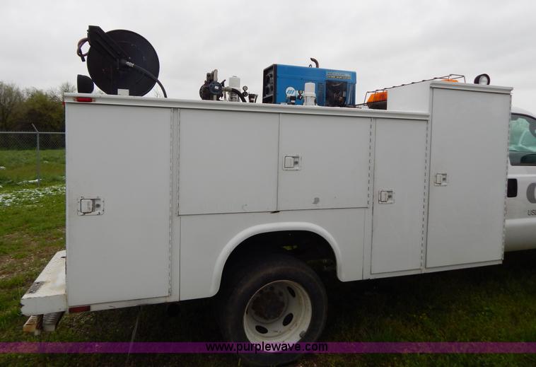 image for item G3180 2004 Ford F550 service truck