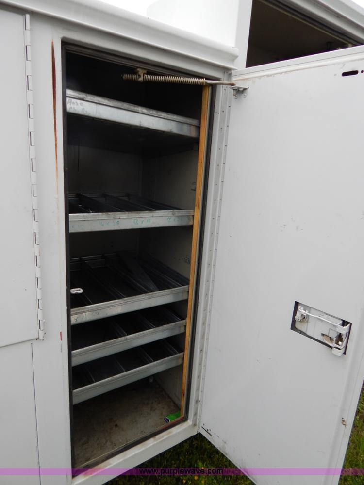 image for item G3180 2004 Ford F550 service truck