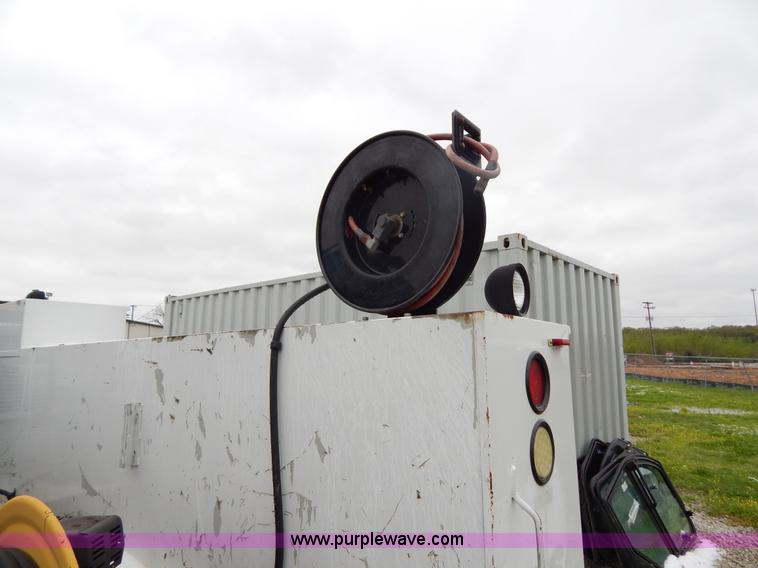 image for item G3180 2004 Ford F550 service truck