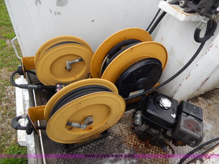 image for item G3180 2004 Ford F550 service truck