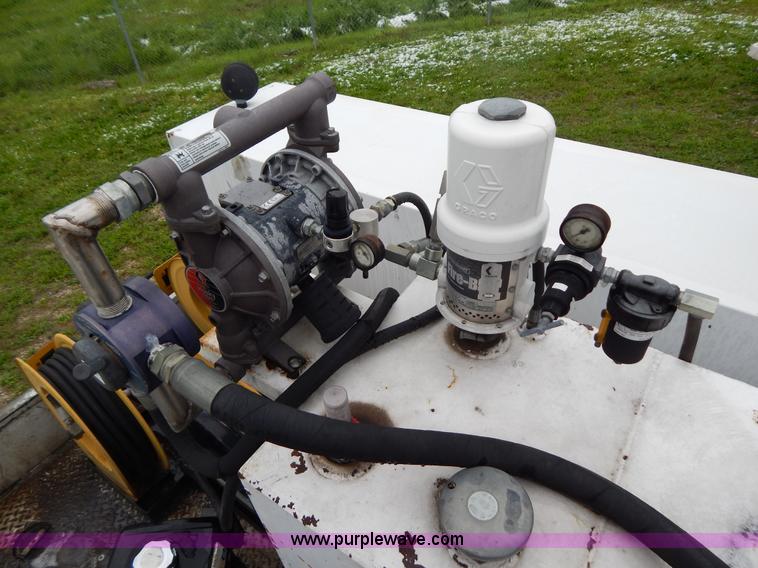 image for item G3180 2004 Ford F550 service truck