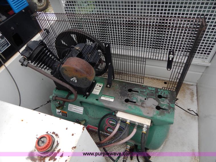 image for item G3180 2004 Ford F550 service truck