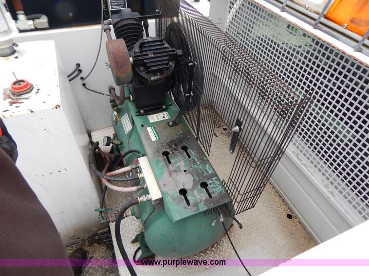 image for item G3180 2004 Ford F550 service truck