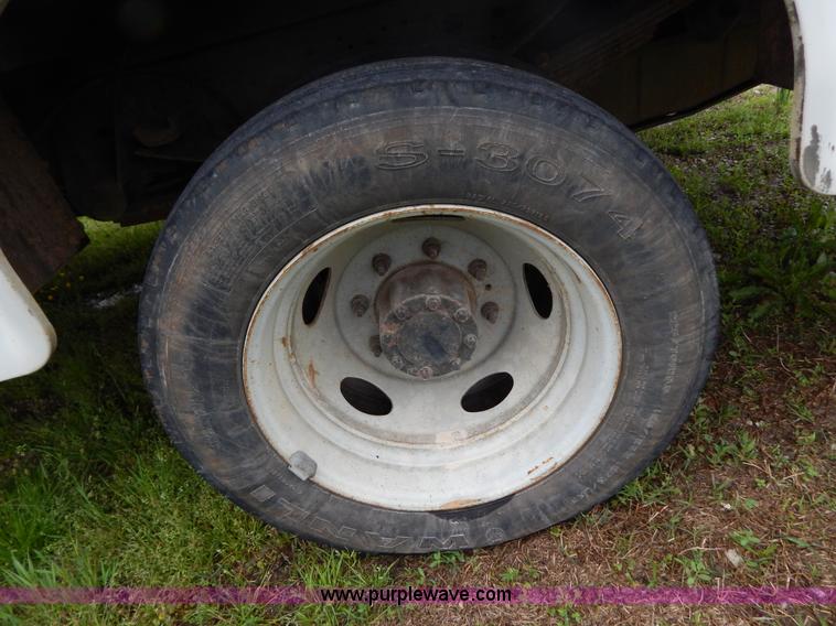 image for item G3180 2004 Ford F550 service truck