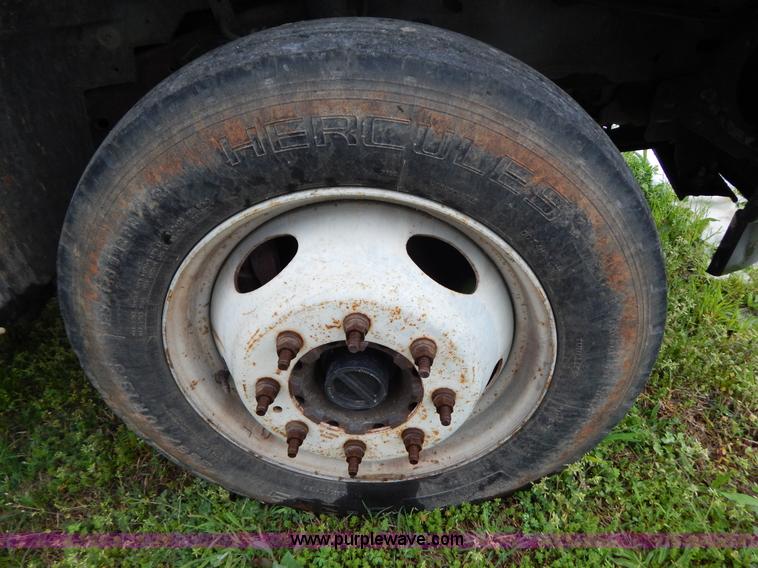 image for item G3180 2004 Ford F550 service truck