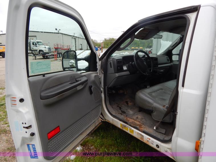 image for item G3180 2004 Ford F550 service truck