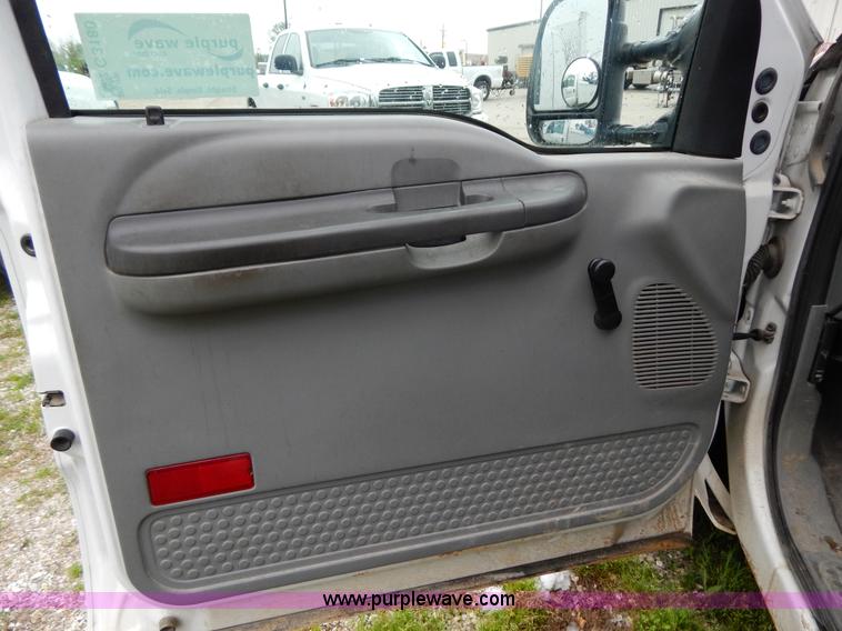 image for item G3180 2004 Ford F550 service truck