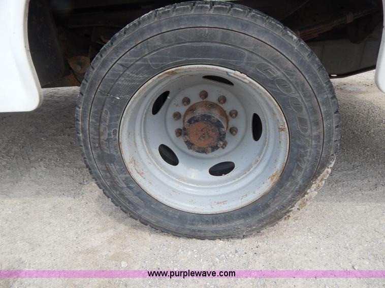 image for item G3193 2006 Ford F550 XL service truck
