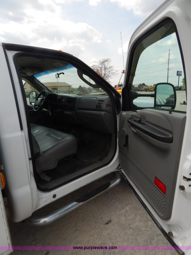 image for item G3193 2006 Ford F550 XL service truck