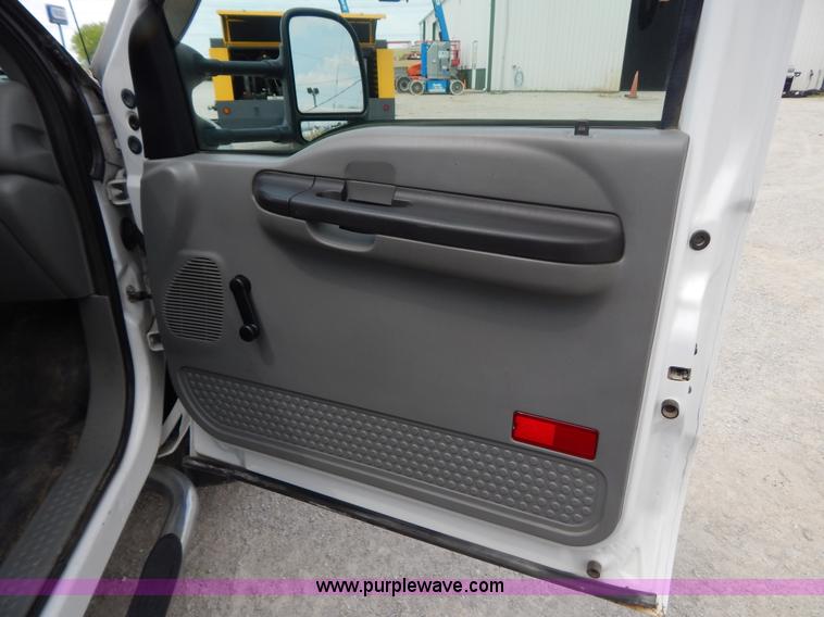 image for item G3193 2006 Ford F550 XL service truck
