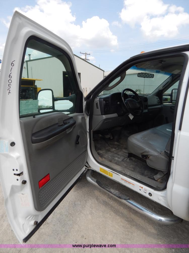 image for item G3193 2006 Ford F550 XL service truck
