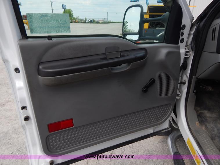 image for item G3193 2006 Ford F550 XL service truck