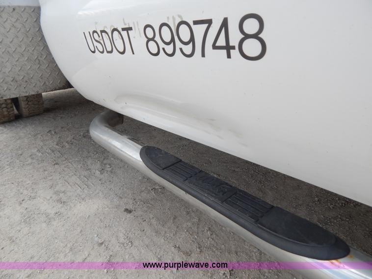 image for item G3193 2006 Ford F550 XL service truck