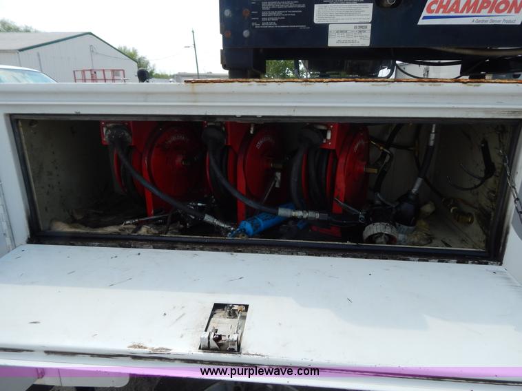 image for item G3193 2006 Ford F550 XL service truck