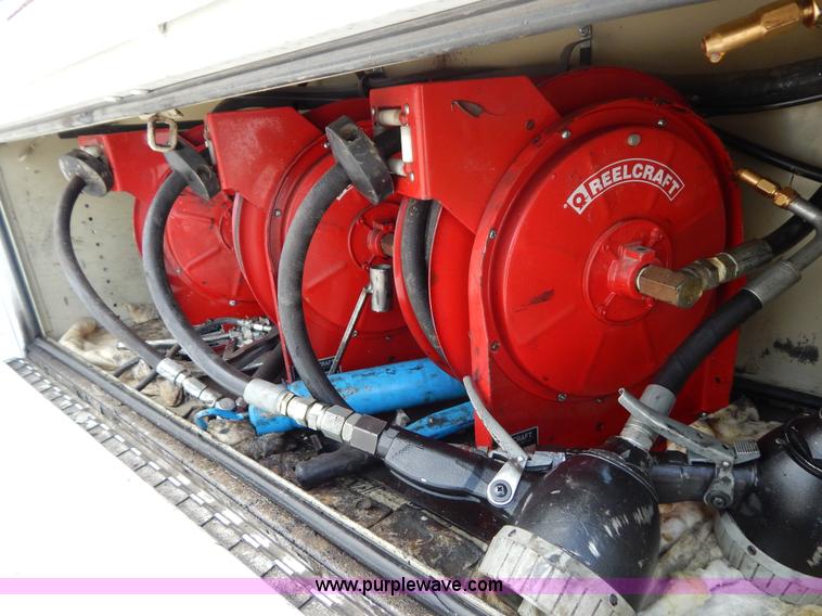 image for item G3193 2006 Ford F550 XL service truck