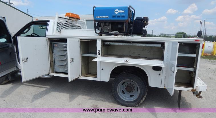 image for item G3193 2006 Ford F550 XL service truck